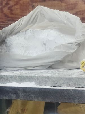 OEM เมลามีนผงสีขาวอุตสาหกรรมเกรดเมลามีนปั้นผง C3H6N6