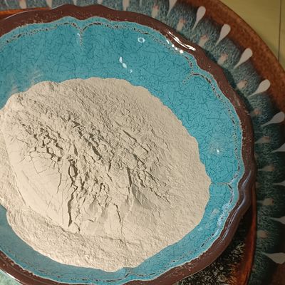 ผงกาวยูเรียฟอร์มาลดีไฮด์สีสันสดใส 99.85% ความบริสุทธิ์ไซยานูโรไตรเอไมด์