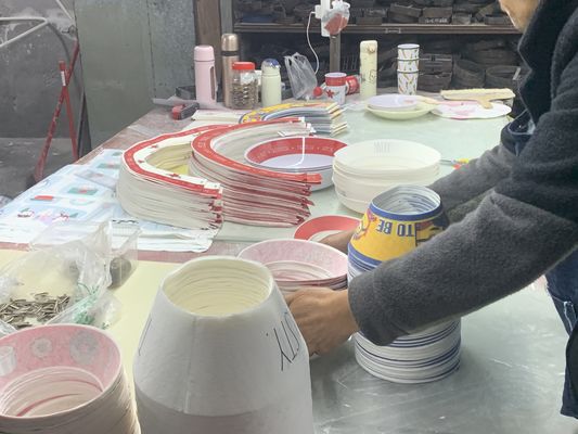 กระดาษ Melamine Decal ที่กําหนดเอง สําหรับเครื่องใช้โต๊ะที่มีรูปร่างต่าง ๆ