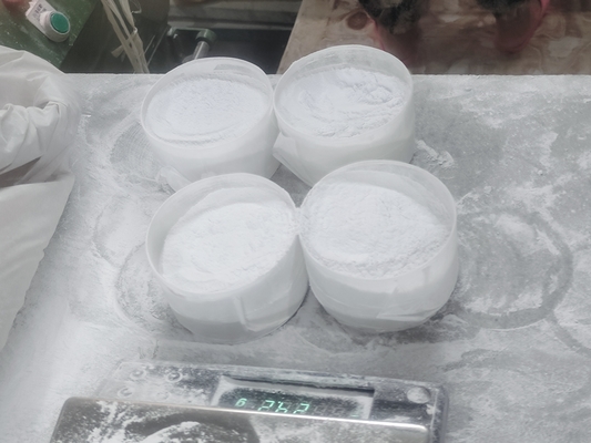 OEM เมลามีนผงสีขาวอุตสาหกรรมเกรดเมลามีนปั้นผง C3H6N6